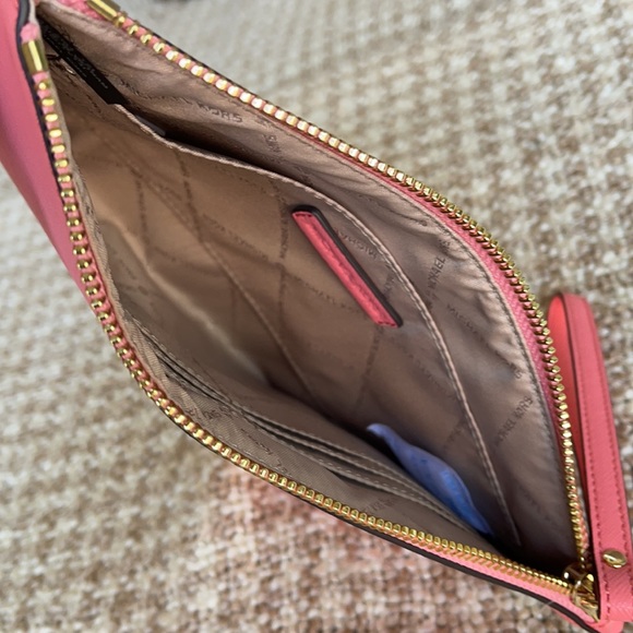 Michael Kors Jet Set Travel XL Clutch Wristlet - Picture 8 of 16